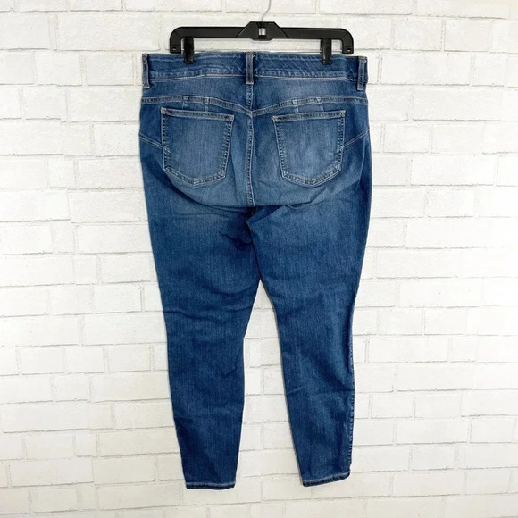 Torrid High Rise Medium Wash Bombshell Skinny Jeans Women's Plus Size 16 Short - Picture 4 of 7